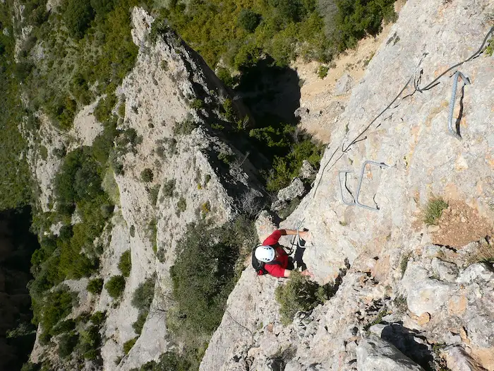 subiendo por pena rueba escaladas faciles pirineos