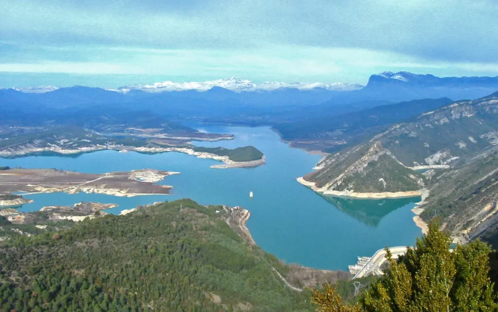 embalse de mediano actividad aventura kayak