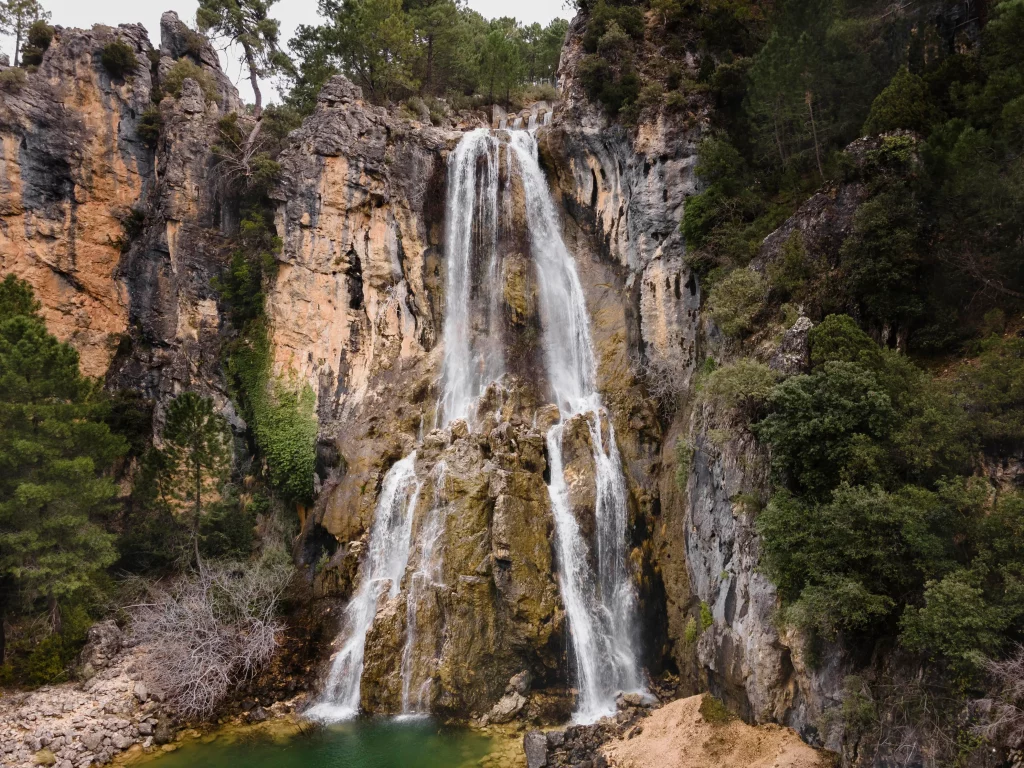 ruta cola del caballo con cascada Estrecho en Torla