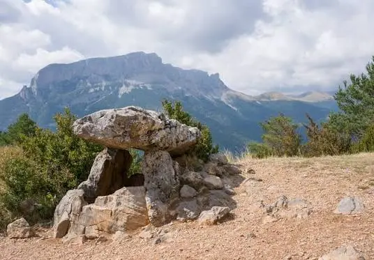 dolmen de tella patrimonio a ver en tella